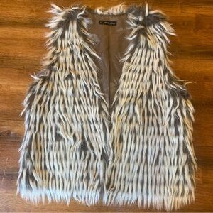 Dor Dor Courure faux fur vest gray white size large